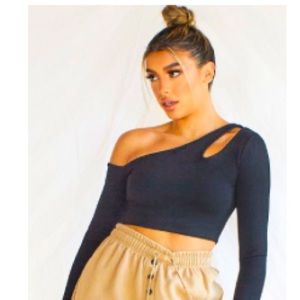 PLT Black Shoulder Cut Out Crop Top! 🖤